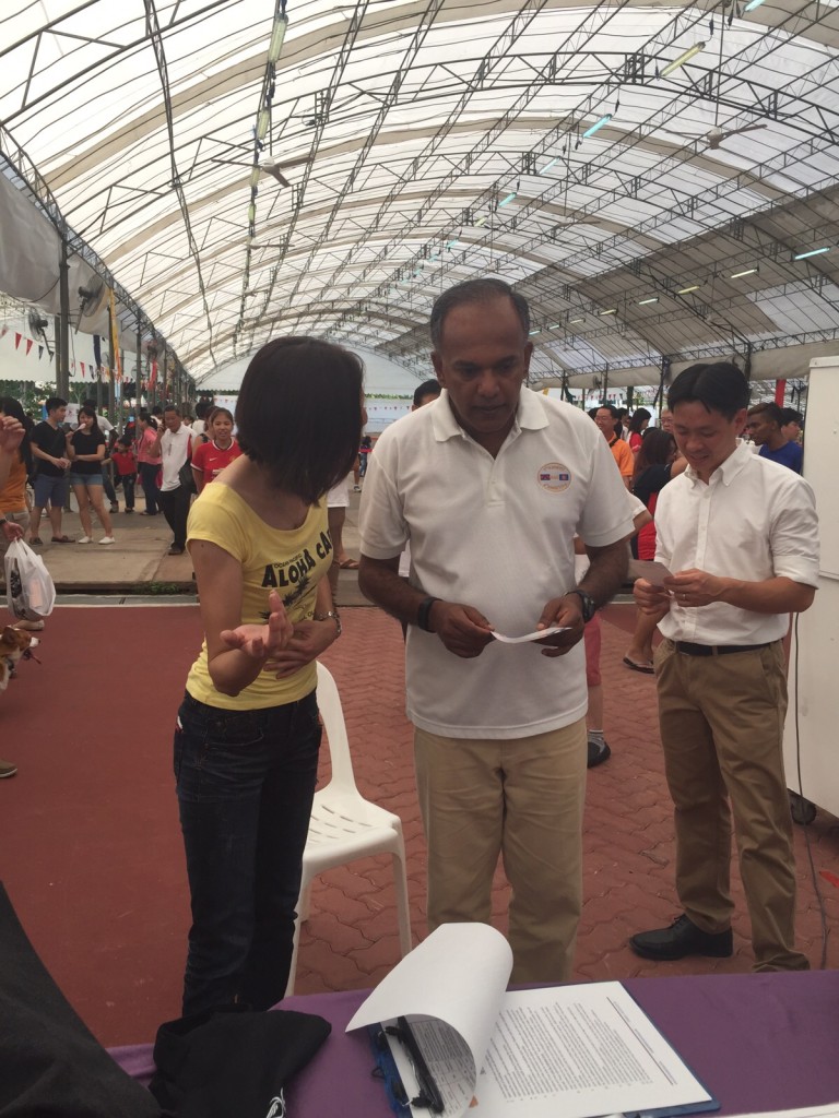 Dog First Aid introducing its courses at the Nee Soon GRC Pet Fiesta, August 2015